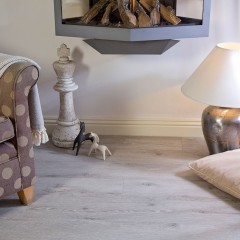 Parquets y Tarimas Outlet Krono 8 mm AC 4 Bisel V 4 Gris Medio