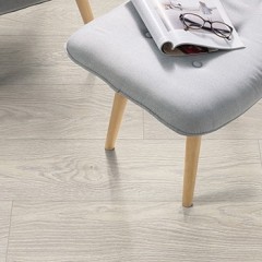 Egger Aqua Plus + Classic 8/32 EPL 143 Roble Cesena Blanco