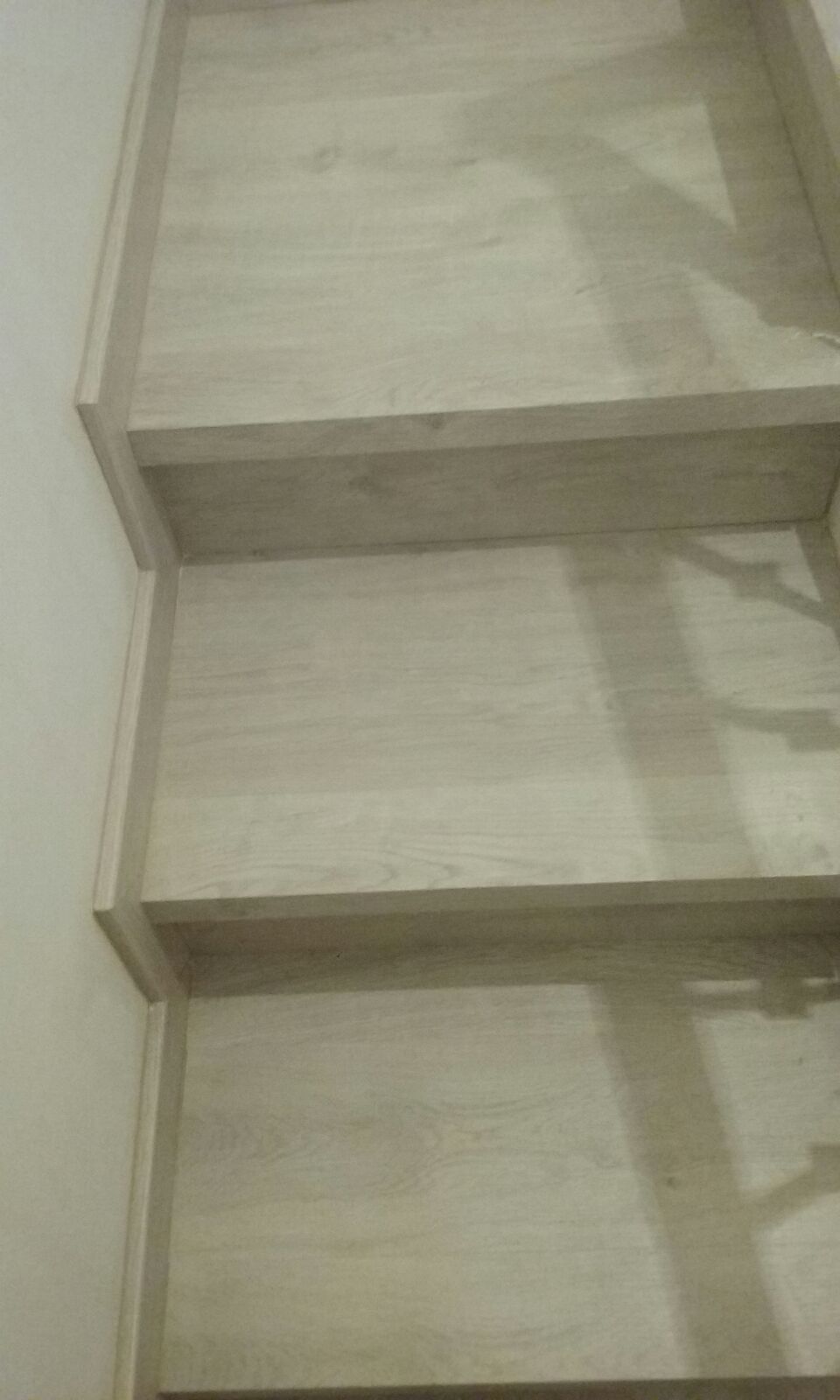 Detalles escalera con tarima Finfloor