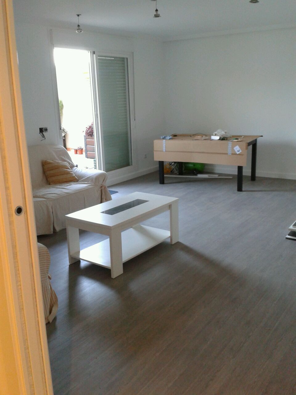 Tarima en el Salón Foto del Salón con Tarima Flotante AC4 de Kronoswiss