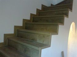 Proyección visual de la escalera entarimada Óptica de la escalera terminada con Quick Step Eligna por Viva Parquet